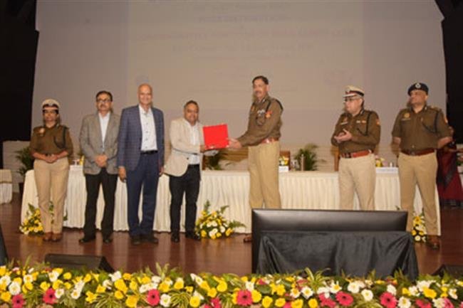 “सड़क सुरक्षा क्लब” का पुरस्कार वितरण और स्मारक समारोह