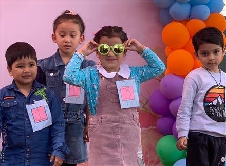 चेरब्स प्ले स्कूल पंचकूला में बेबी शो आयोजित