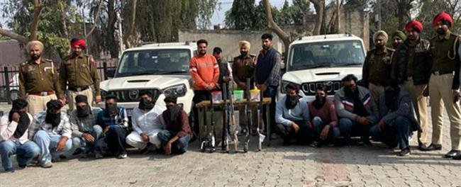 हथियारों सहित गिरफ्तार किए गैंगस्टर गिरोह के 10 साथी