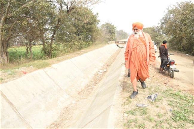 बिसत दोआब नहर से खेतों तक पानी लाने का अभियान चलाया संत सीचेवाल ने