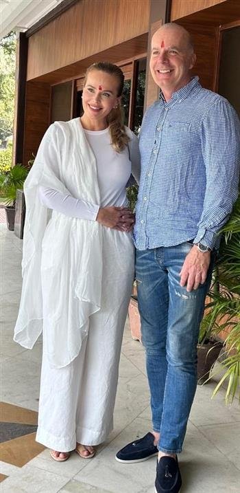 QUEEN OF PERMANENT CAMOUFLAGE MELINDA GASPAR TRAINED DOCTORS  IN CHANDIGARH-