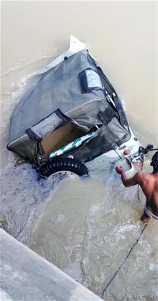 नहर में गिरी जीप, दंपत्ति की मौत