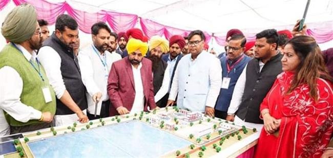 घर—घर तक पीने वाले साफ़ पानी की सुनिश्चितता के मंतव्य से पहले प्रोजैक्ट का रखा नींव पत्थर