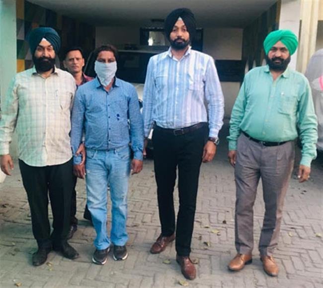 लुधियाना नगर निगम का नंबरदार 1000 रुपए रिश्वत लेते रंगे हाथों काबू