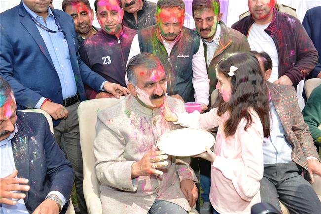 CHIEF MINISTER CELEBRATED HOLI IN SHIMLA