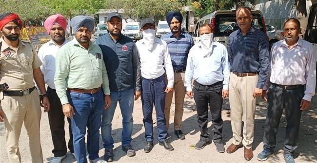 नगर निगम कर्मियों के लिए 60,000 रुपए रिश्वत लेता आर्कीटैक्ट रंगे हाथों काबू