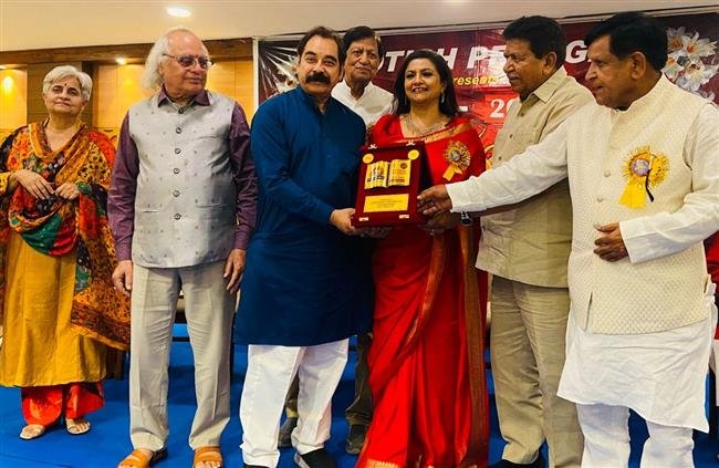 ऊर्जा 2023 : ज्योतिष प्रांगण सम्मेलन में जाने माने हस्त रेखा विशेषज्ञ नवदीप  मदान सम्मानित