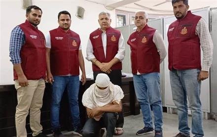 FIRE ARMS SUPPLIER ARRESTED  WITH  FIVE COUNTRY MADE PISTOLS  AND EIGHT LIVE CARTRIDGES