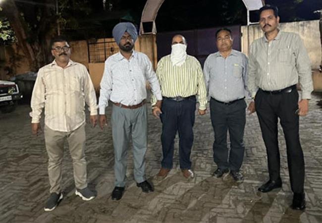 26 लाख रुपए की रिश्वत लेने के आरोप में चार्टर्ड अकाउंटेंट गिरफ़्तार