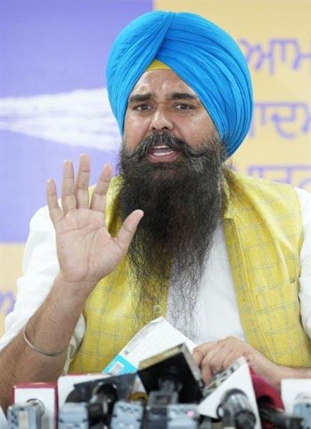 BEING PR MINISTER MAJITHIA DIDN'T ALLOW MANY NEWS CHANNELS TO GO AIR ON MAIN CABLE: MALWINDER KANG