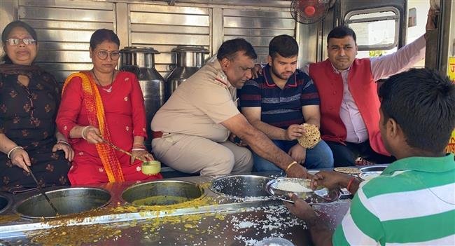 श्री श्याम करुणा फ़ाउंडेशन द्वारा भंडारा आयोजित