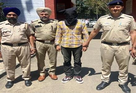 GURDASPUR YOUTH HELD WITH STOLEN CAR