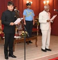 राज्यपाल बंडारू दत्तात्रेय ने  तीन नवनियुक्त राज्य सूचना आयुक्तों को पद एवं गोपनीयता की शपथ दिलाई