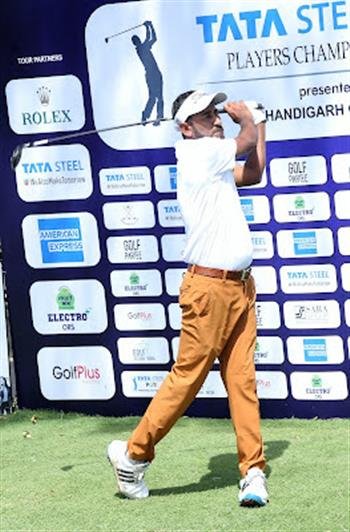 JAMAL HOSSAIN SEIZES HALFWAY LEAD WITH DAY’S BEST 67