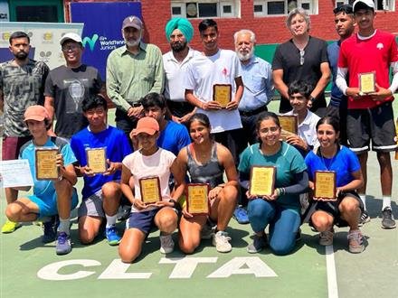 VANYA ARORA AND AASHRAVYA MEHRA LIFT SINGLES TITLES
