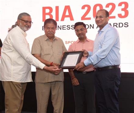 ROYALE ESTATE GROUP GETS BUSINESS ICON AWARD FOR EXCELLENCE IN REAL ESTATE PROJECTS