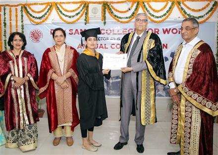 DEV SAMAJ COLLEGE FOR WOMEN ORGANIZES 32ND CONVOCATION