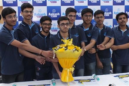 AAKASH BYJU’S KAMYAK CHANNA FROM CHANDIGARH TOPS CITY; SECURES 100 PERCENTILE WITH AIR 21 IN JEE MAINS 2023