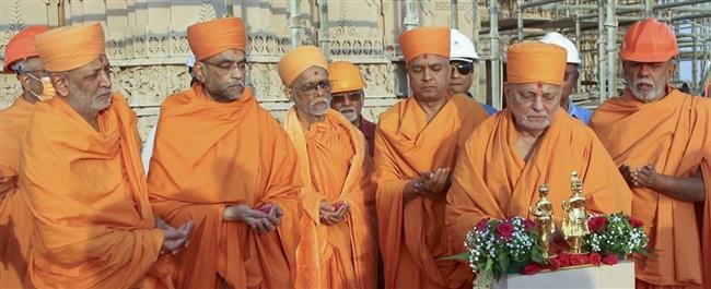 FIRST SHIKHAR SHILA PUJAN VIDHI PERFORMED AT ABU DHABI MANDIR