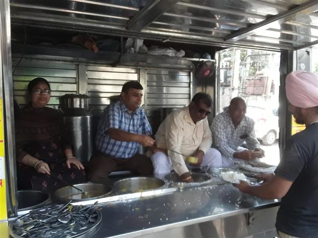 वरुण देव के सम्मान में जल-भोजन का वितरण