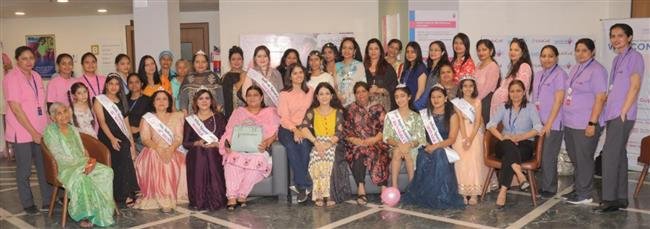 एन. ए. कल्चरल सोसायटी ने मांओं को पौधे भेंट कर मनाया मदर्स डे