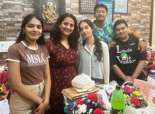 सीबीएसई की ओर से घोषित 12वीं कॉमर्स के नतीजों में श्रुतीज कॉमर्स वर्ल्ड के छात्रों का डंका