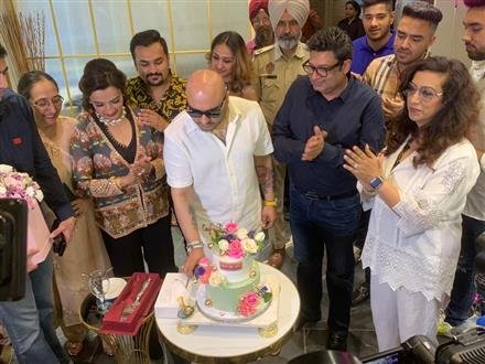 BOLLYWOOD SINGER B PRAAK INAUGURATES HAIR RAISERZ LUXE SALON