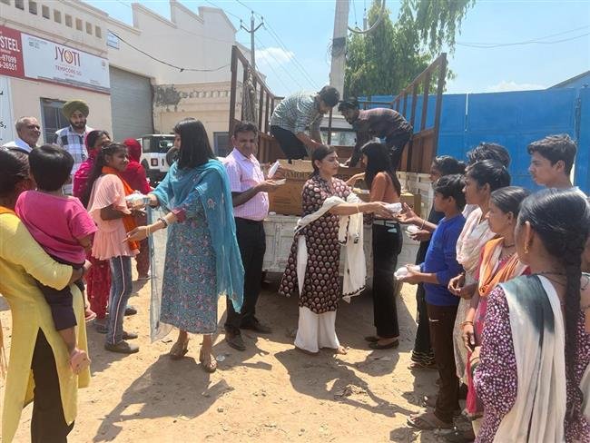 एन. ए. कल्चरल सोसायटी ने लंगर लगाया—