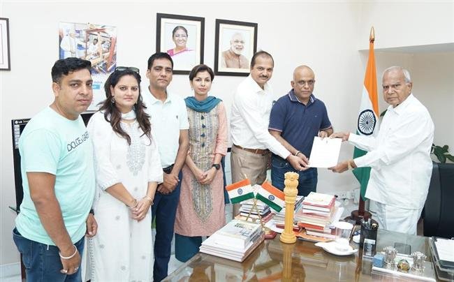 CHANDIGARH PRESS CLUB GOVERNING COUNCIL SUBMITTED MEMORANDOM ON ATTACKING FREEDOM OF PRESS