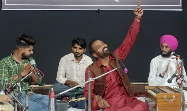 SUFI SINGERS ENTHRAL MUSIC LOVERS