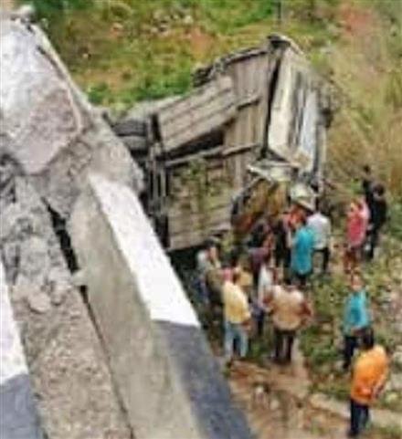 BUS GOING TO MATA VAISHNO DEVI FELL INTO A DITCH, TEN DIES , 16 INJURED