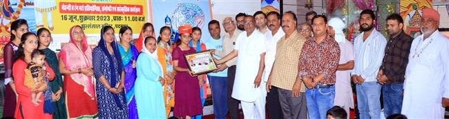 SINDHI SAMAJ FELICITATES PRACHI