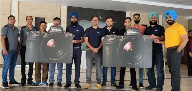 ट्राइसिटी के फोटोग्राफर्स को नए कैमरा इक्विपमेंट्स पर जागरूक बनाने के लिए सेशन आयोजित