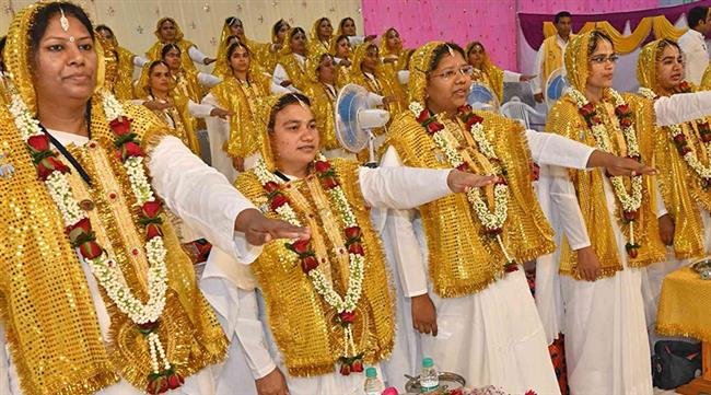 450 DAUGHTERS DEVOTE LIFE TO DIVINE SERVICE