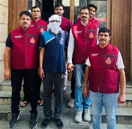 DELHI CRIME BRANCH POLICE NABBED ABSCONDING CHARTERED ACCOUNTED DUPED 20 CRORES