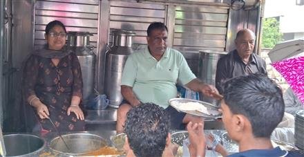 भारी बारिश के बावजूद लगाया भंडारा