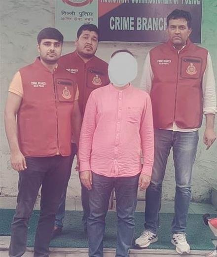 DELHI POLICE ARRESTED NOTORIOUS REWARDEE CHEAT DUPING MORE THAN 20 CRORES ARRESTED