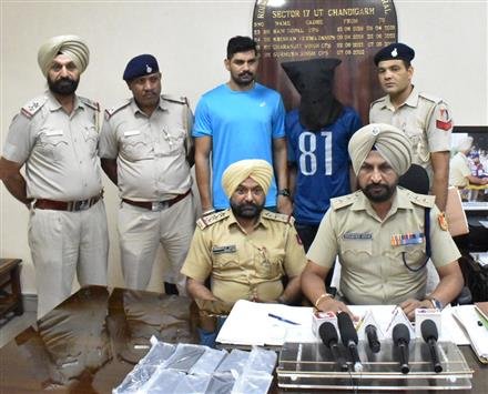 POLICE SOLVED CASES OF MOBILE THEFT FROM PGI, PU AND OTHERS PARTS OF CITY AS MUNNA BHAI NABBED