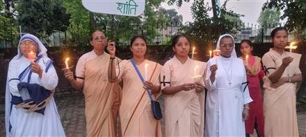 CANDLE LIGHT PRAYER SERVICE ORGANIZED TO EXPRESS THE SOLIDARITY WITH THE WOMEN IN MANIPUR
