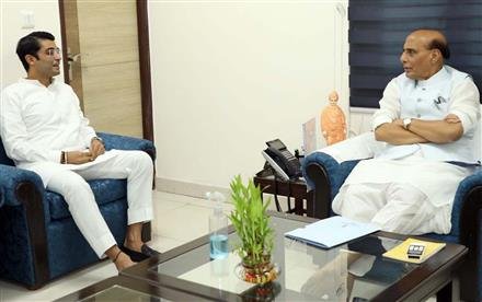 JAIVEER SHERGILL MEETS UNION DEFENCE MINISTER RAJNATH SINGH