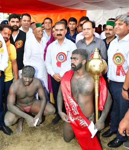 चम्बा के मिंजर महोत्सव के समापन में शोभा बने मुख्यमंत्री