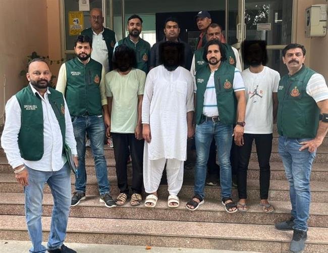 WITH THE ARREST OF THREE PERSONS, MODULE INVOLVED IN THE CROSS-BORDER TRAFFICKING OF ARMS BUSTED