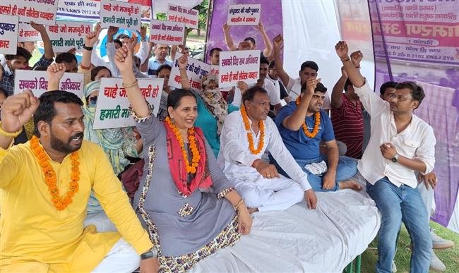 WORK EDUCATION INSTRUCTORS OF HARYANA START DEMONSTRATION FAST UNTO DEATH