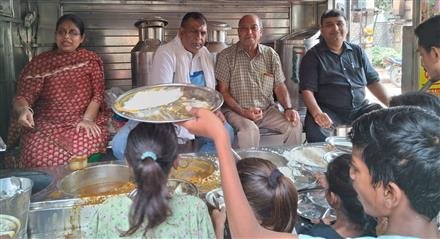 SHREE SHYAM KARUNA FOUNDATION HOLDS BHANDARA