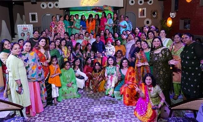 मिस और मिसेज अमन और सुखमणदीप कौर को मिला तीज क्वीन का खिताब