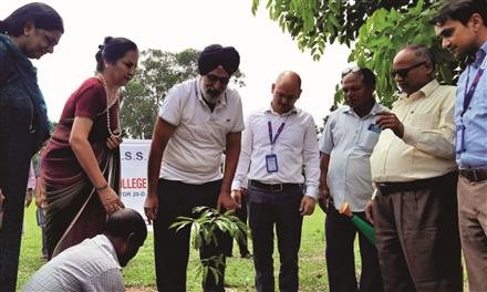 “MERI MAATI MERA DESH” PROGRAM INITIATED AT GCE 20 CHANDIGARH,,  NSS CELL PLANTS 125 FRUIT TREES