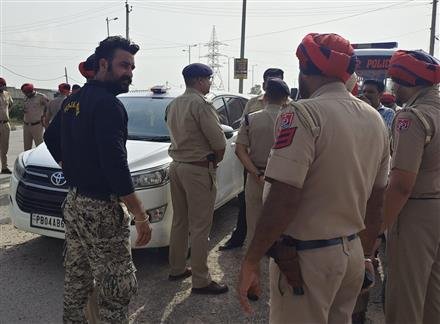 बरनाला में एनकाउंटर: पुलिस और एजीटीएफ  के संयुक्त आप्रेशन से बंबीहा गैंग के  चार शूटर काबू