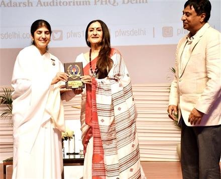 SISTER B.K. SHIVANI  SHARES  HER WISDOM TO LEAD A HAPPY AND HEALTHY LIFE. IN AN INTERACTIVE SESSION