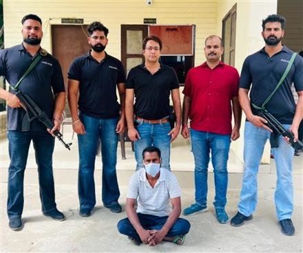 PUNJAB POLICE’S AGTF IN JOINT OP WITH STF UTTAR PRADESH ARREST CLOSE-AIDE OF MAFIA DON DHRUV KUNTU CARRYING REWARD OF ONE LAC BY UP POLICE