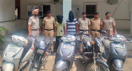 CHANDIGARH POLICE NABS TWO SNATCHERS HAILS FROM FEROZEPORE